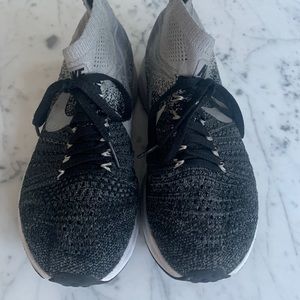 Nike 4Y fly knit sunning sneakers